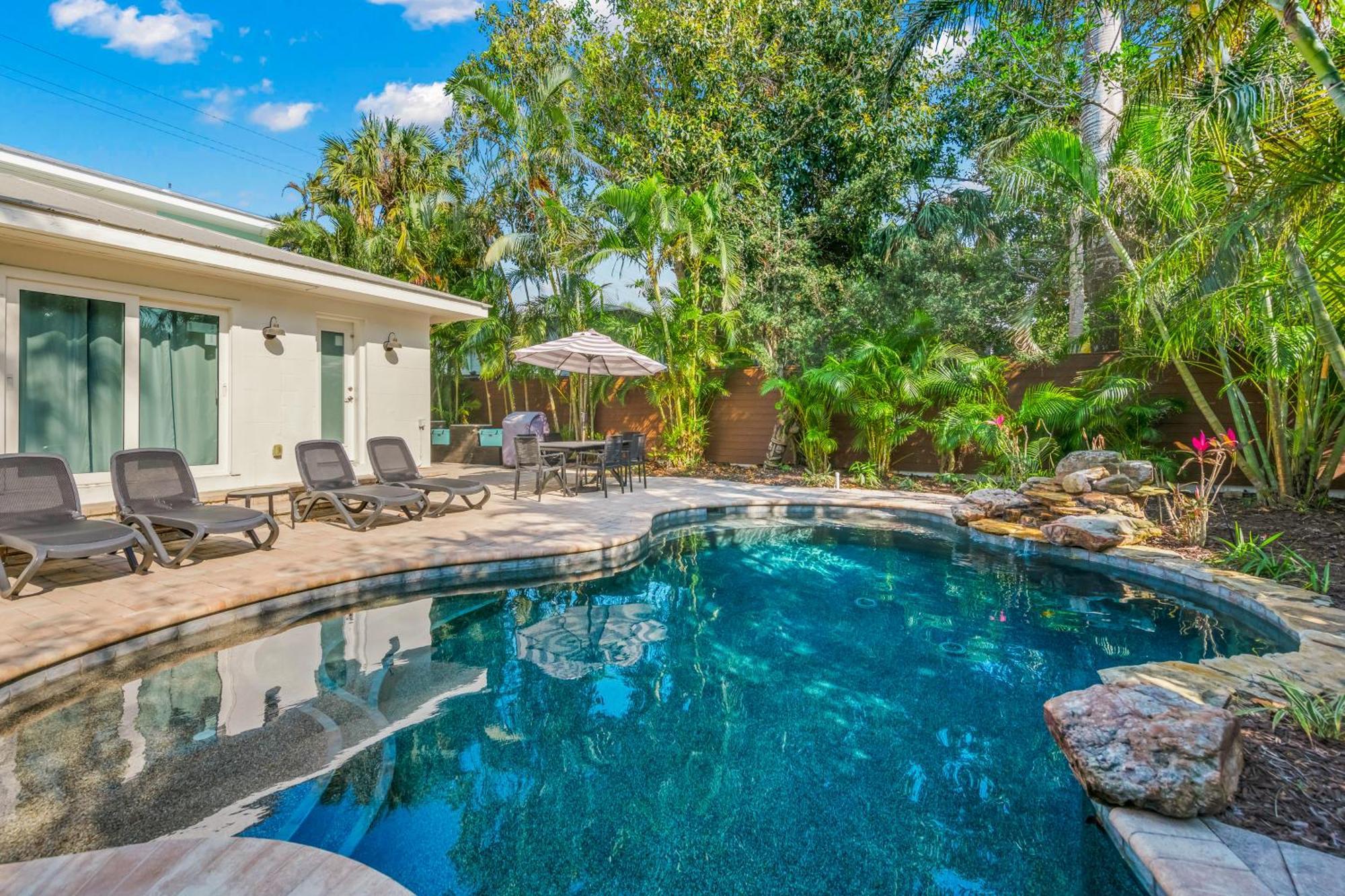 Sandy Pants - Designer Beach Chic Home Steps To Beach Backyard Oasis W Heated Pool Anna Maria Exterior photo