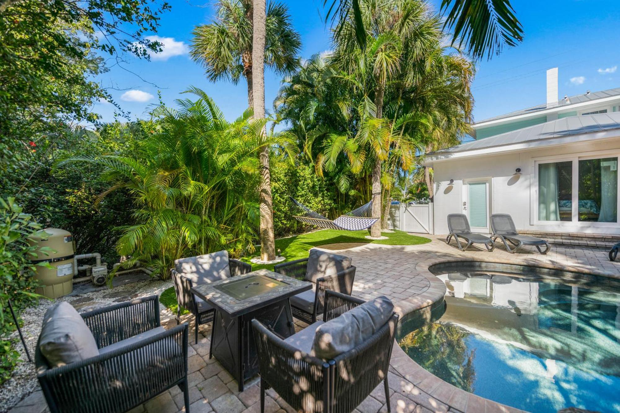 Sandy Pants - Designer Beach Chic Home Steps To Beach Backyard Oasis W Heated Pool Anna Maria Exterior photo