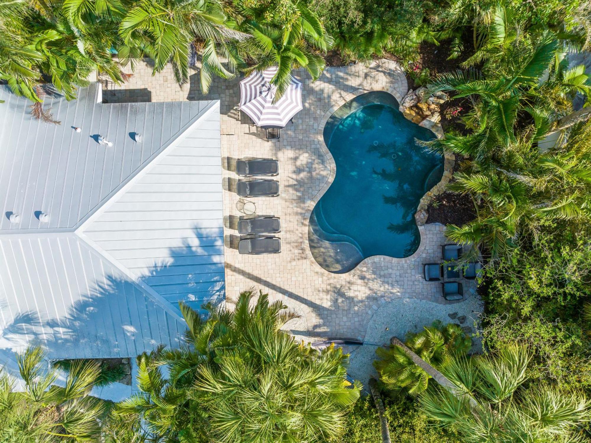 Sandy Pants - Designer Beach Chic Home Steps To Beach Backyard Oasis W Heated Pool Anna Maria Exterior photo