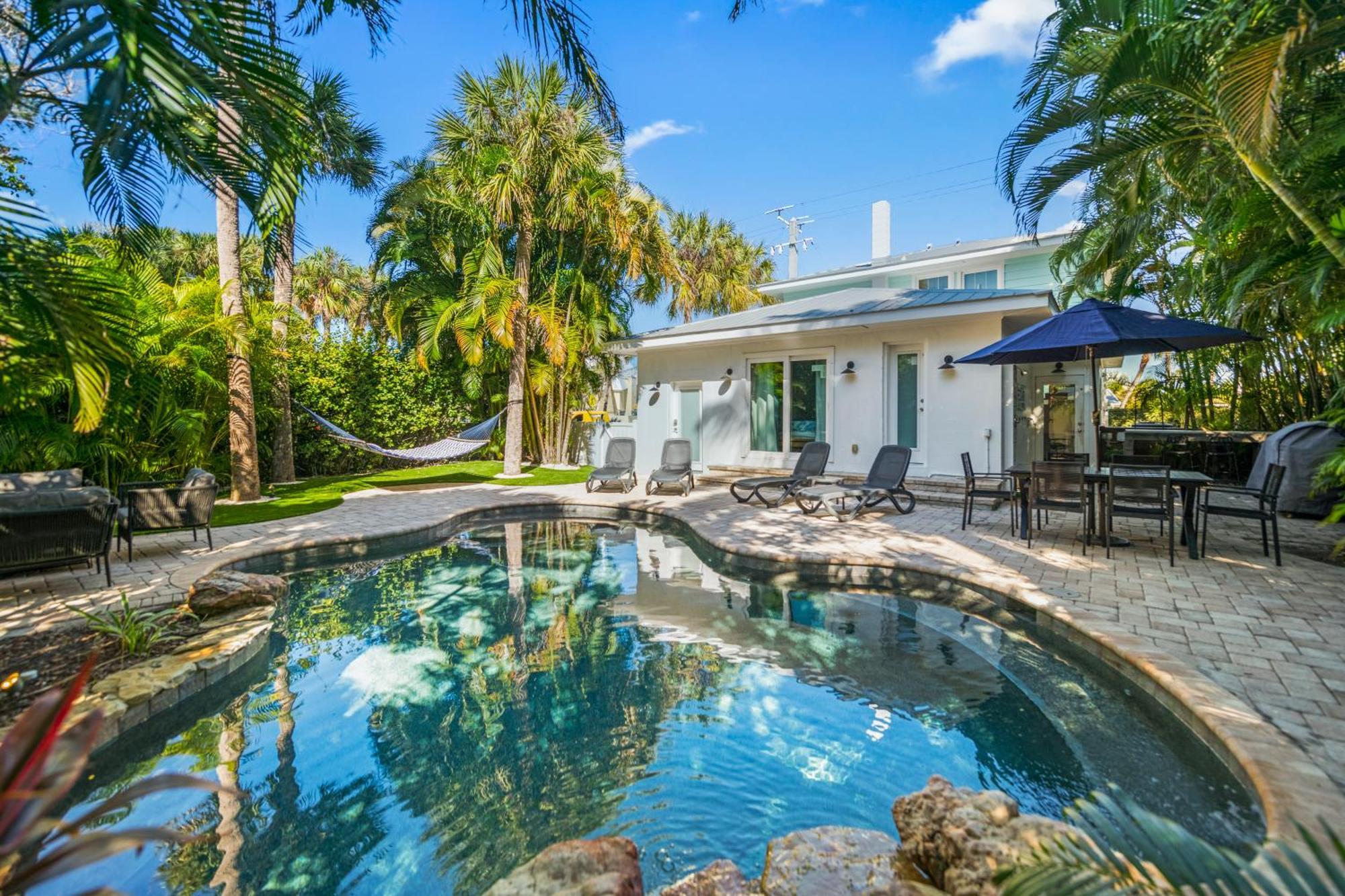 Sandy Pants - Designer Beach Chic Home Steps To Beach Backyard Oasis W Heated Pool Anna Maria Exterior photo