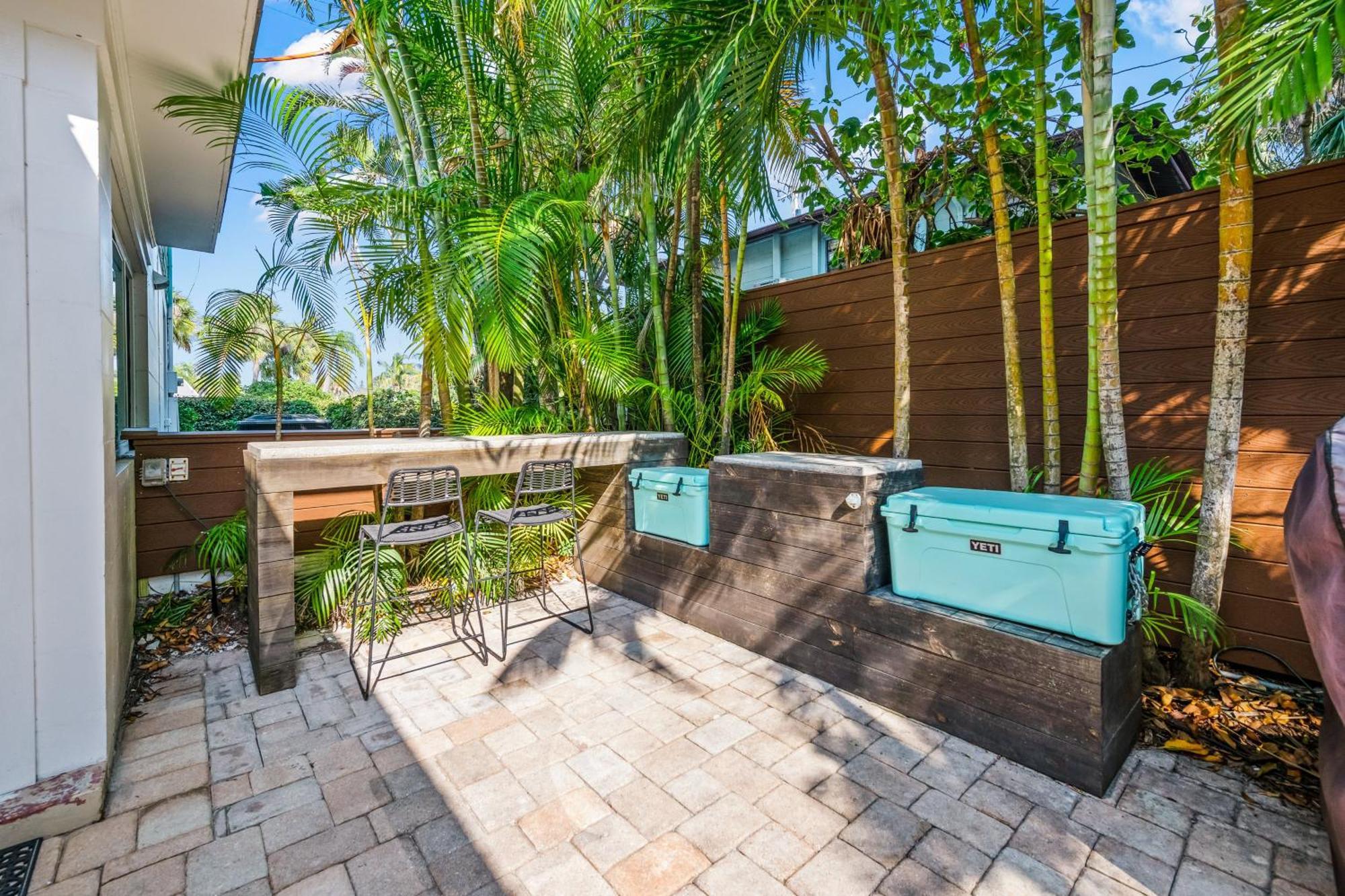 Sandy Pants - Designer Beach Chic Home Steps To Beach Backyard Oasis W Heated Pool Anna Maria Exterior photo
